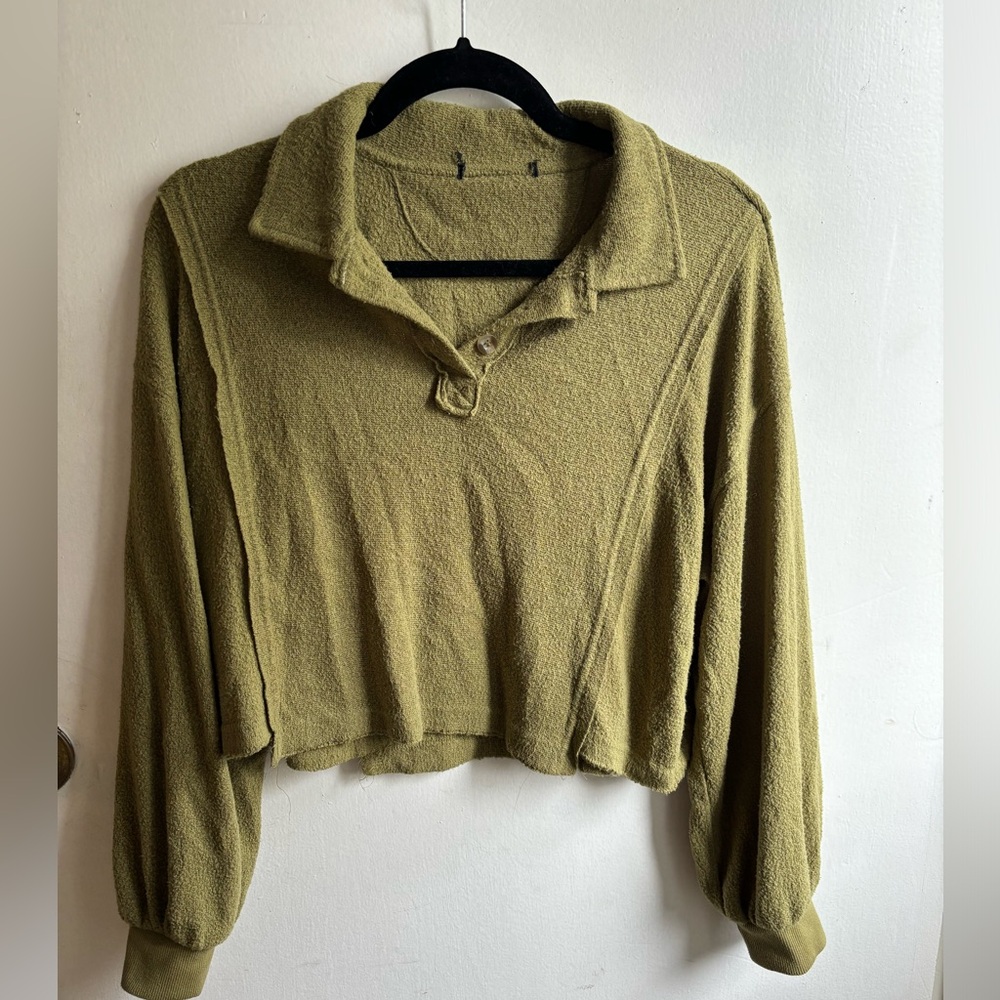 Green long sleeve small cropped tee